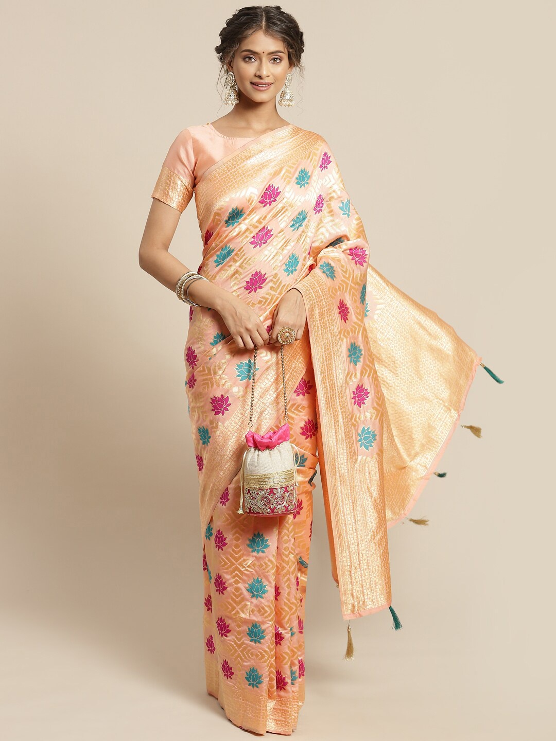 

Mitera Peach-Coloured Floral Zari Silk Blend Banarasi Saree