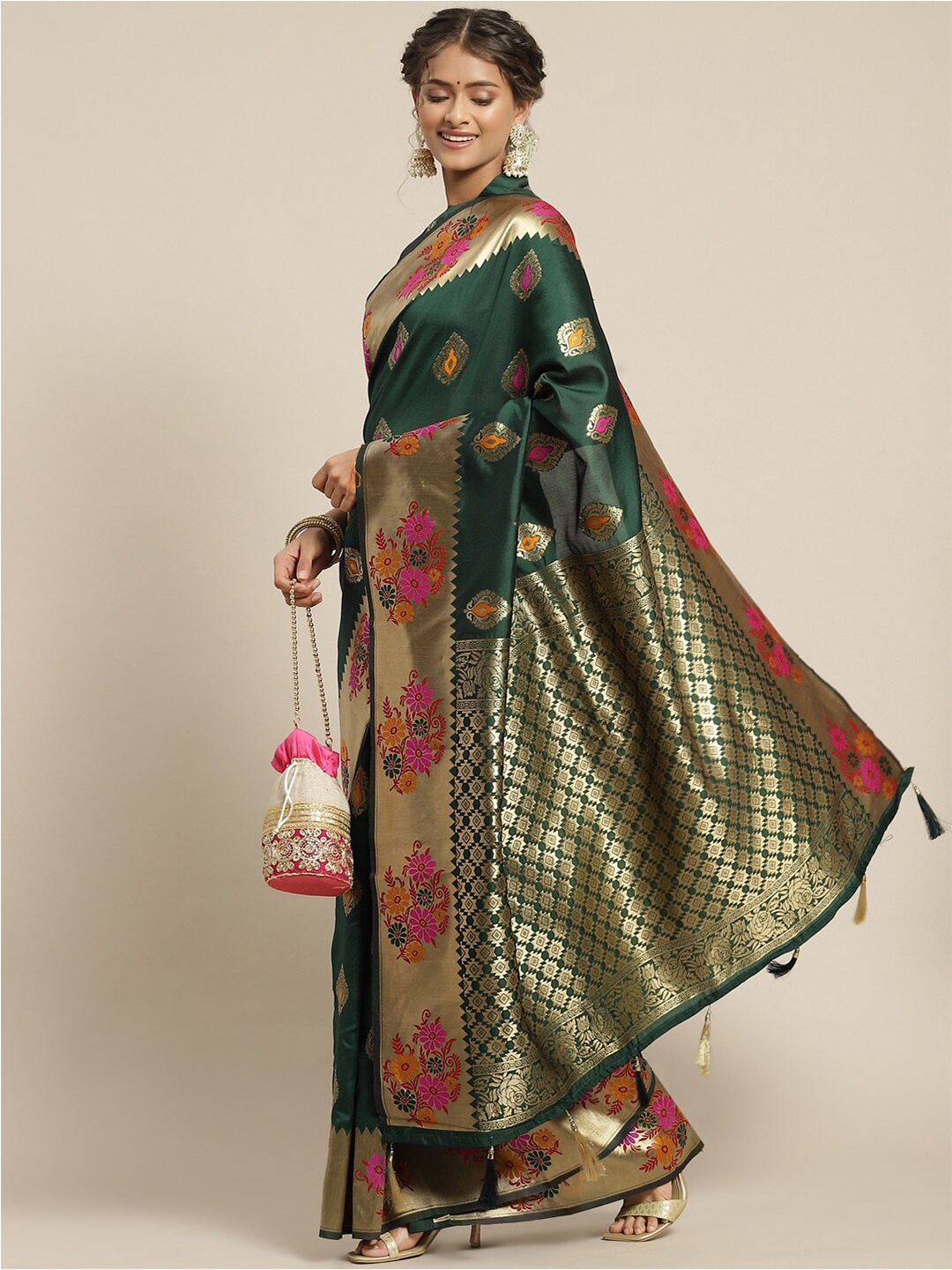 

Mitera Green & Gold-Toned Woven Design Zari Art Silk Kanjeevaram Saree
