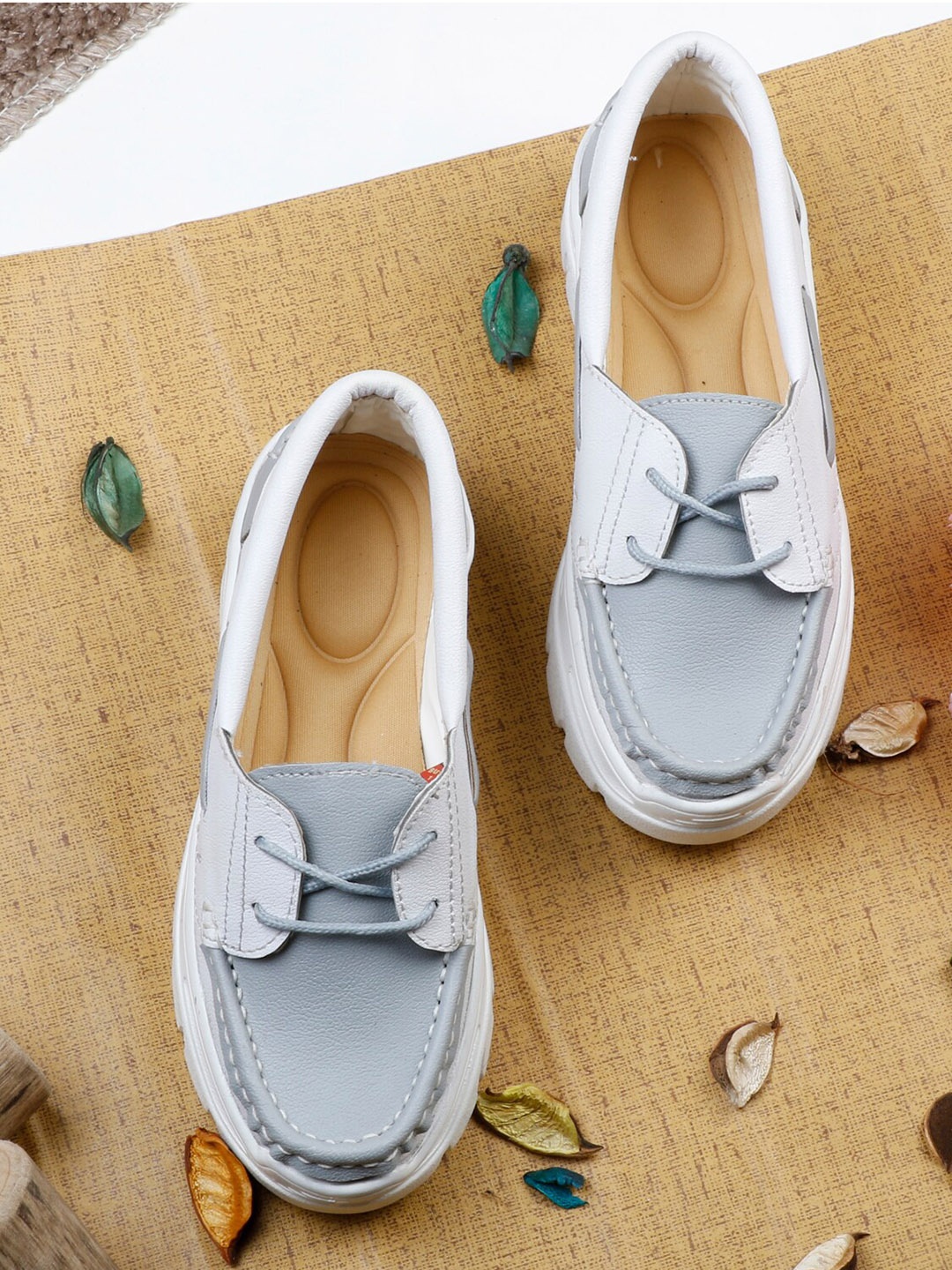 

PREKANZO Women Grey Colourblocked Mid-Top Sneakers