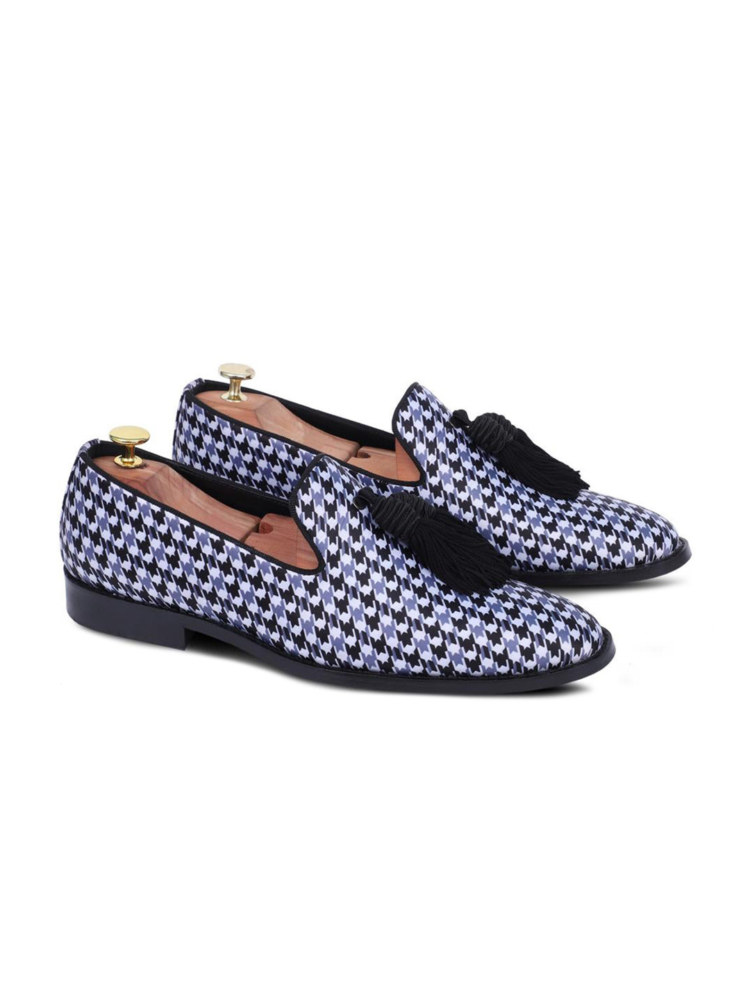 

GRIFFIN Men Black Printed Slip-On Sneakers