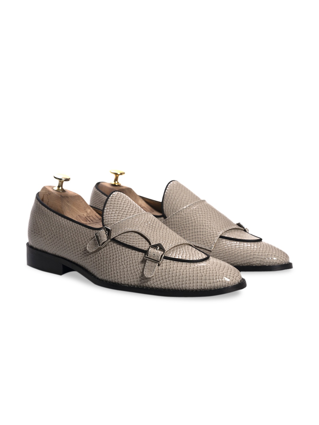 

GRIFFIN Men Gunmetal-Toned Perforations Loafers, Metallic