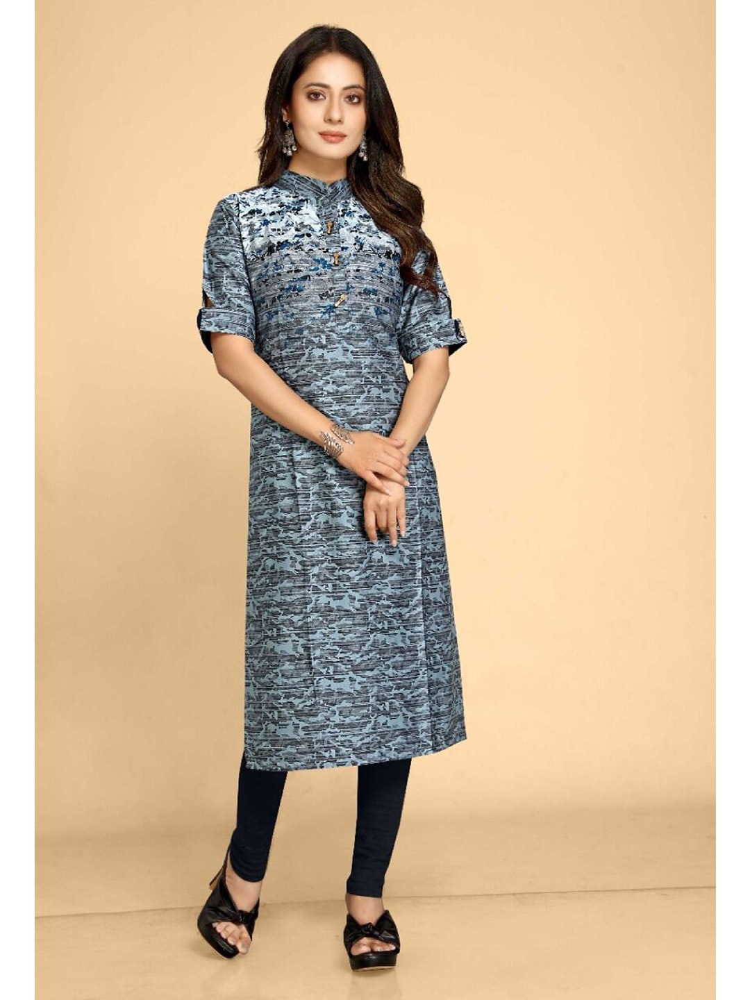 

RACHNA Women Grey & Bronze-Toned Printed Denim Kurta