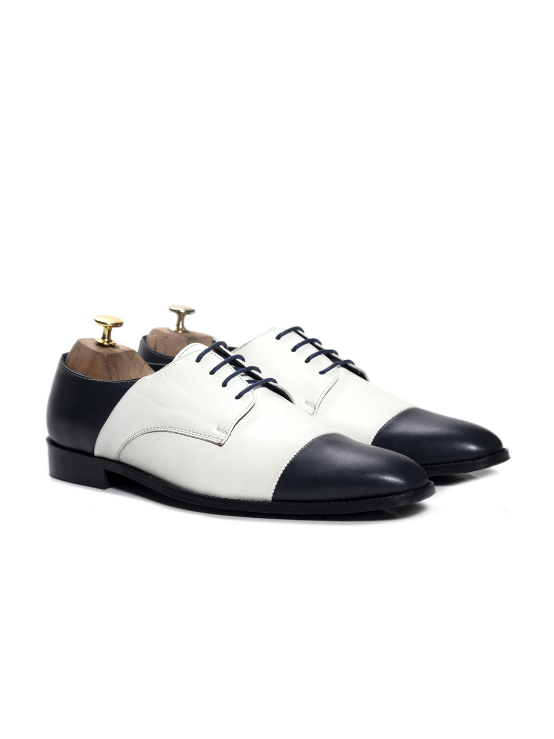 

GRIFFIN Men White Colourblocked Oxfords