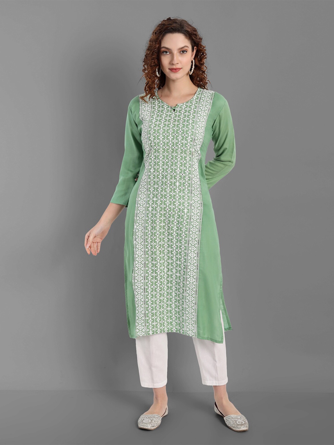 

TORONFRAS Women Green & White Geometric Embroidered Thread Work Kurta