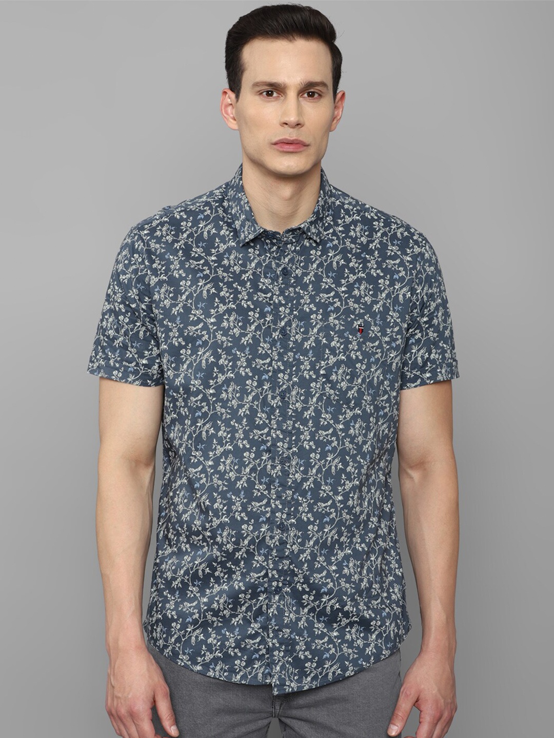 

Louis Philippe Jeans Men Grey Slim Fit Floral Printed Casual Shirt