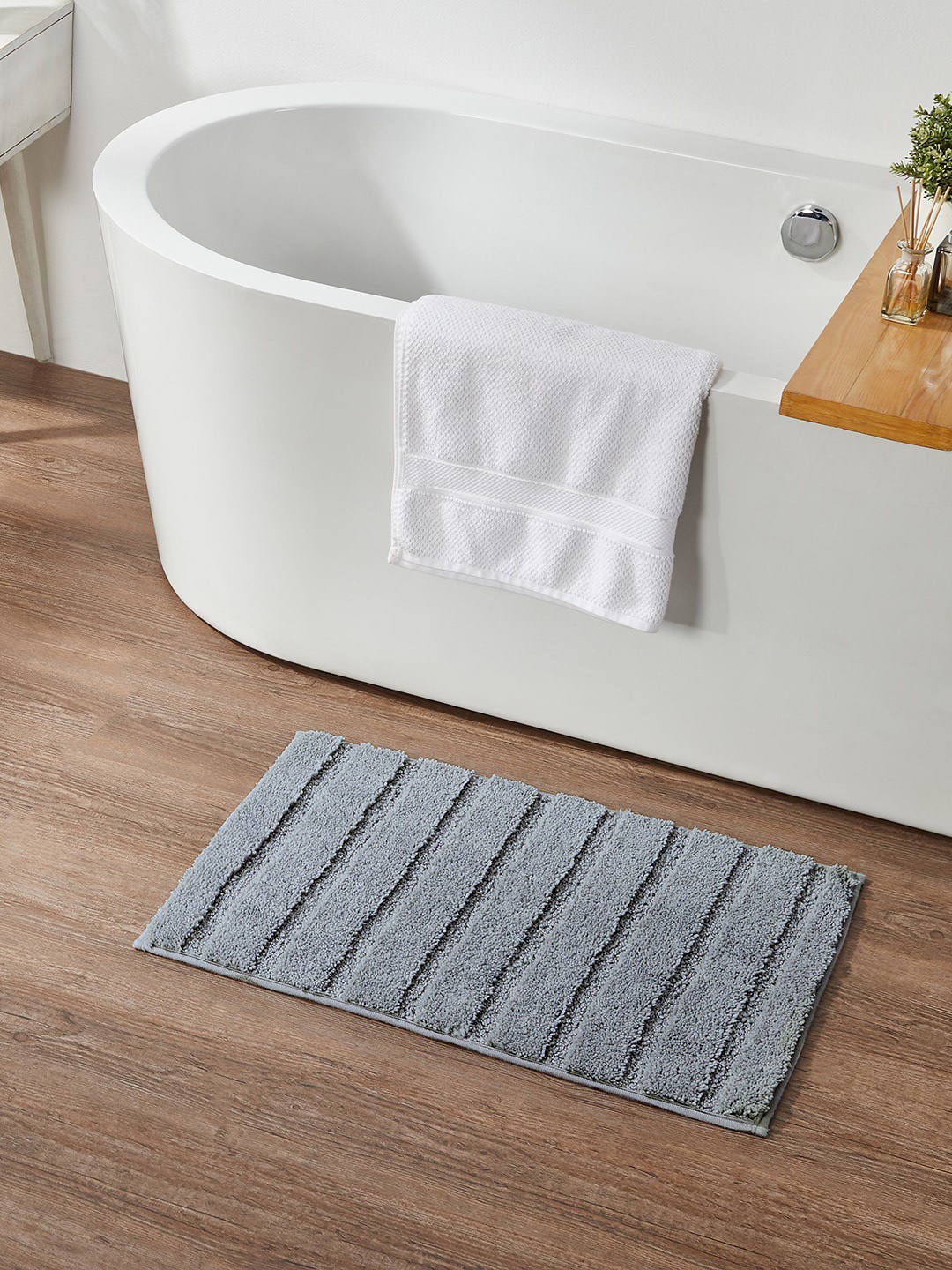 

Pano Charcoal-Grey Striped 1600 GSM Bath Mat