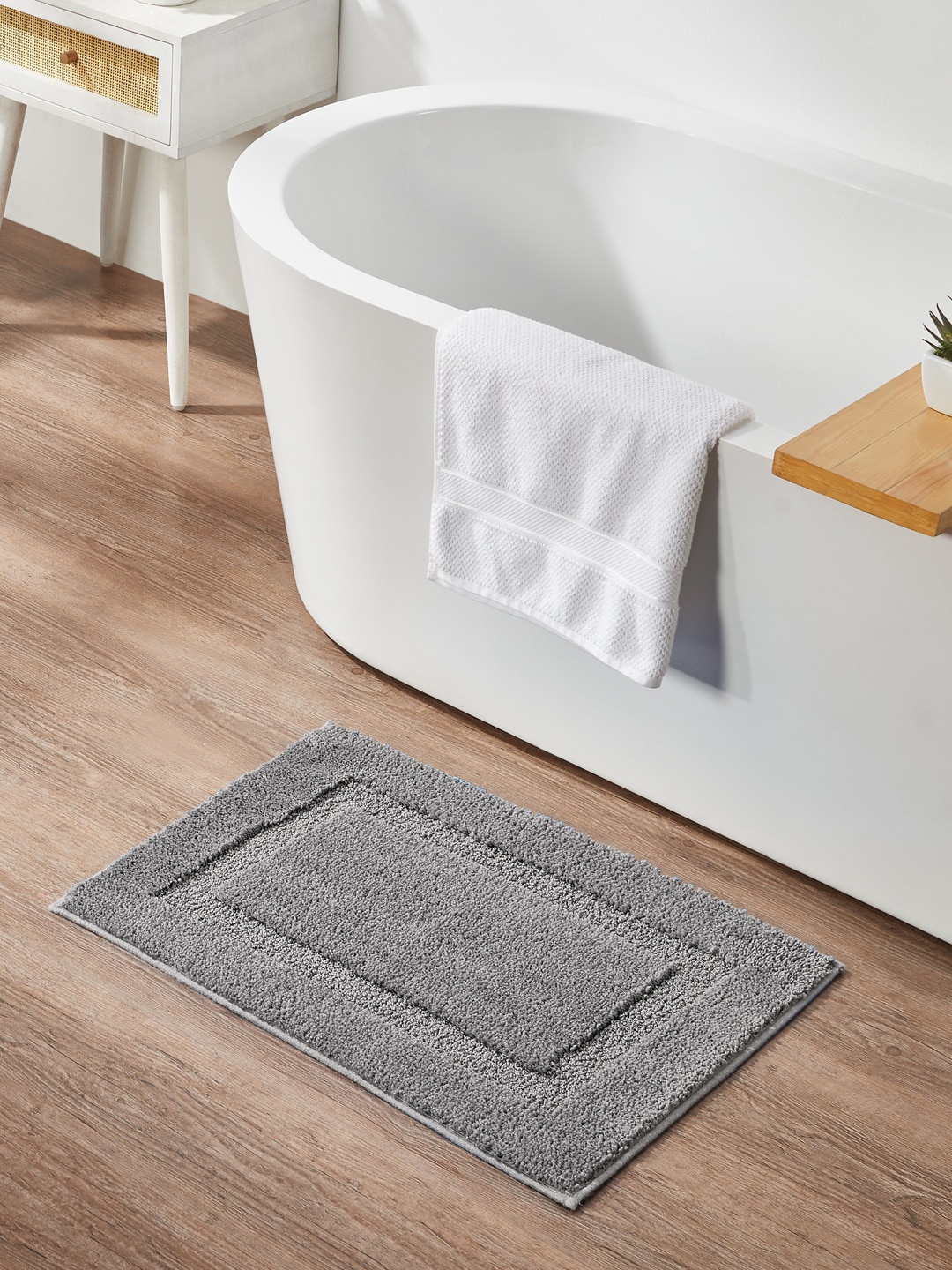 

Pano Charcoal Self-Design 1600 GSM Anti-Slip Bath Rug