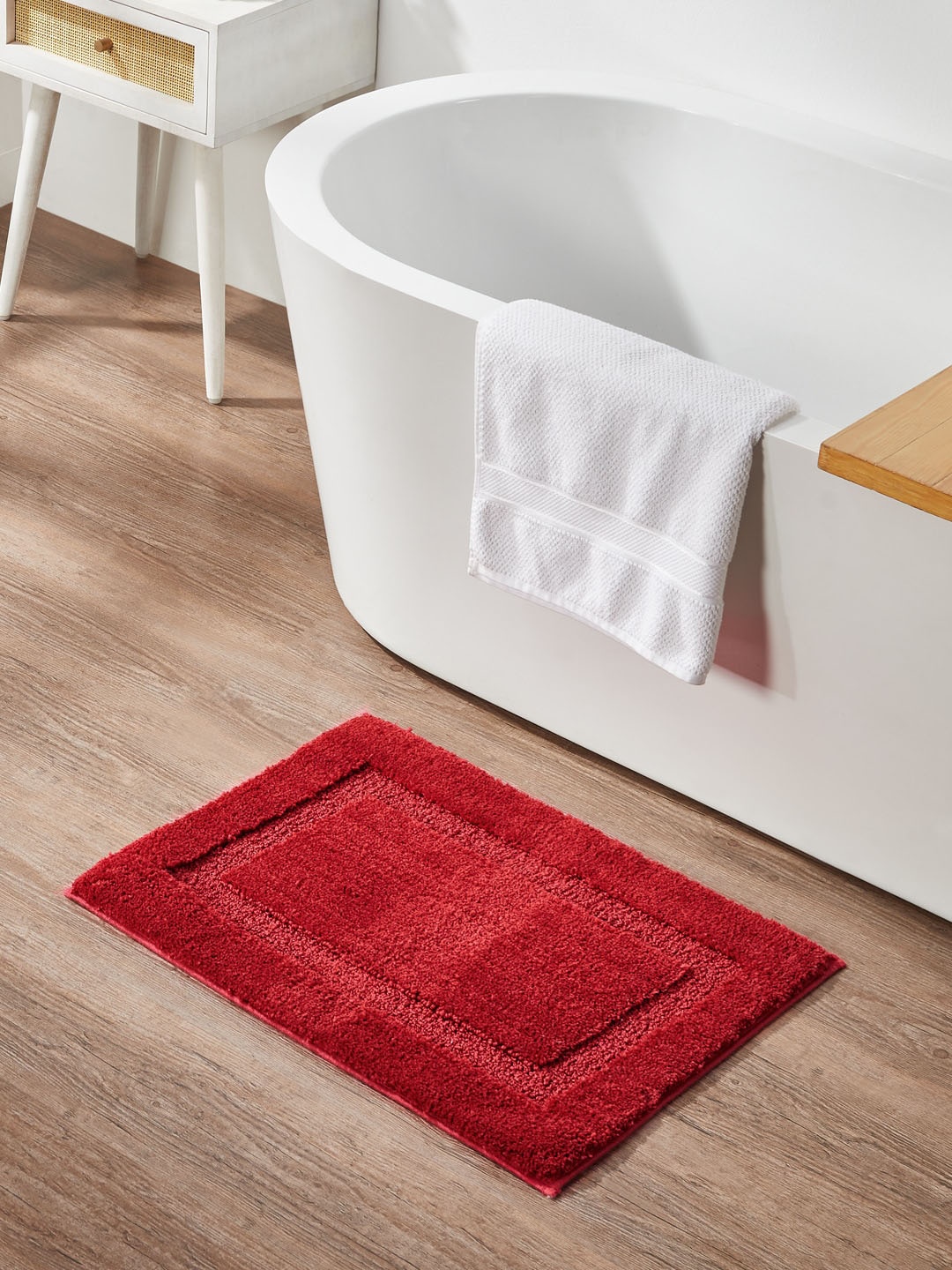 

Pano Red Solid 1600 GSM Bath Rug