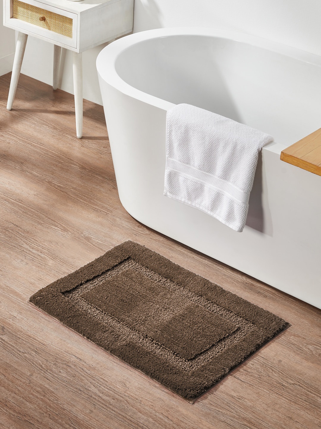 

Pano Brown Solid 1600 GSM Pure Microfiber Anti-Skid Bath Rugs