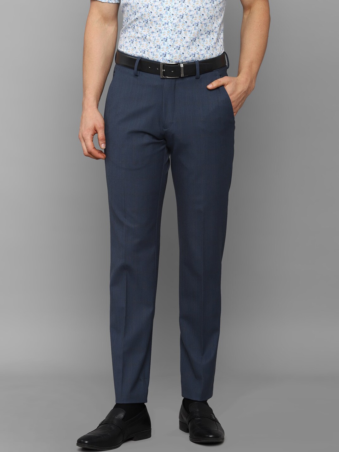 

Louis Philippe Men Solid Navy Blue Straight Fit Trousers