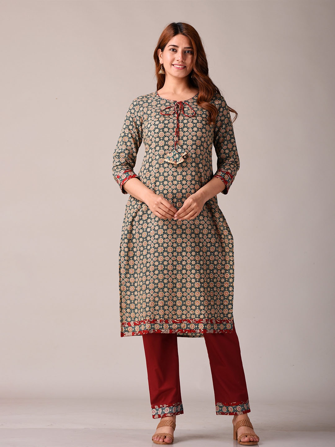 

KANNAHI Women Ajrak Printed Pure Cotton Straight Kurta, Green