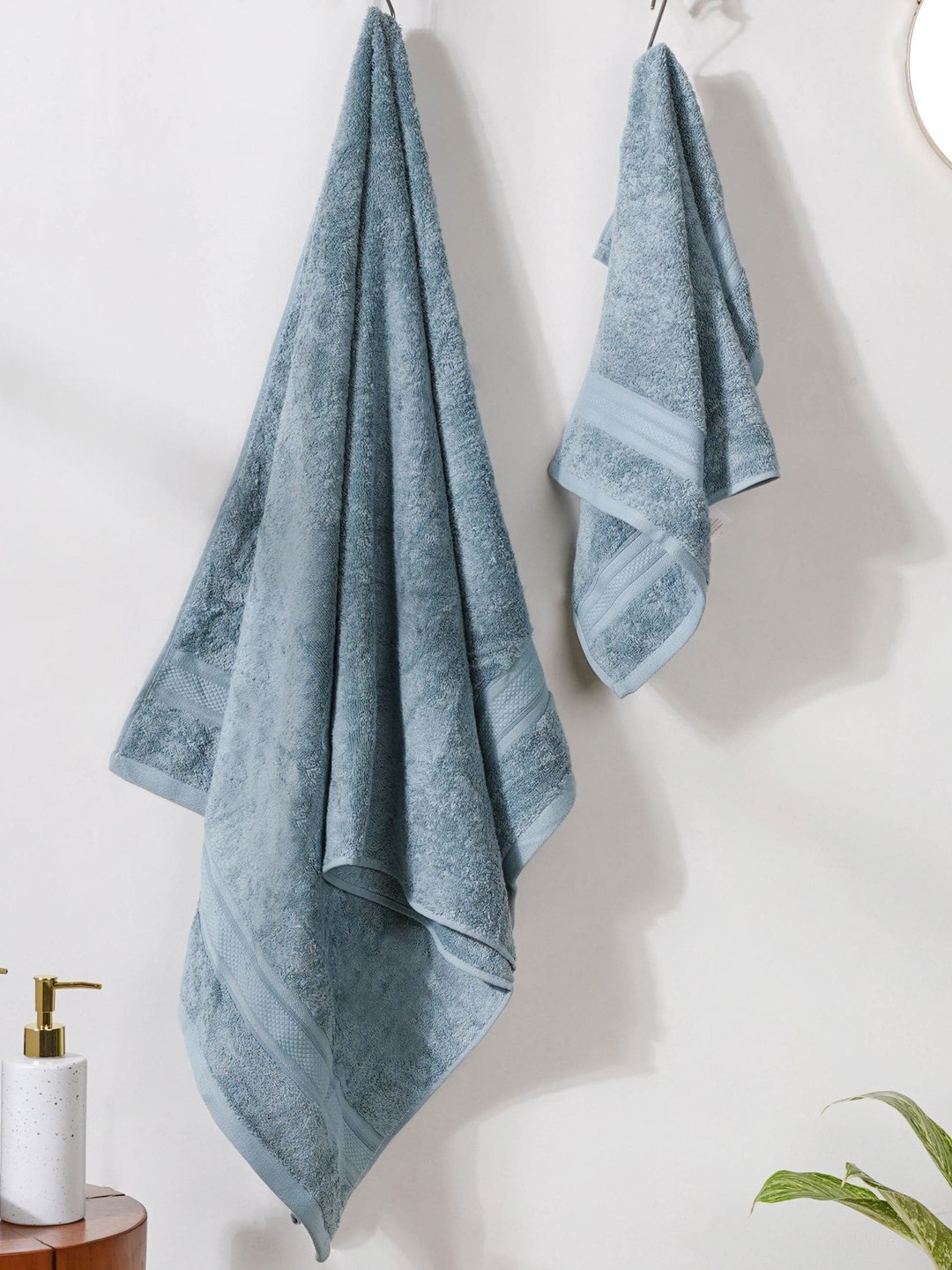 

Set Of 2 Blue Solid 600 GSM Towels