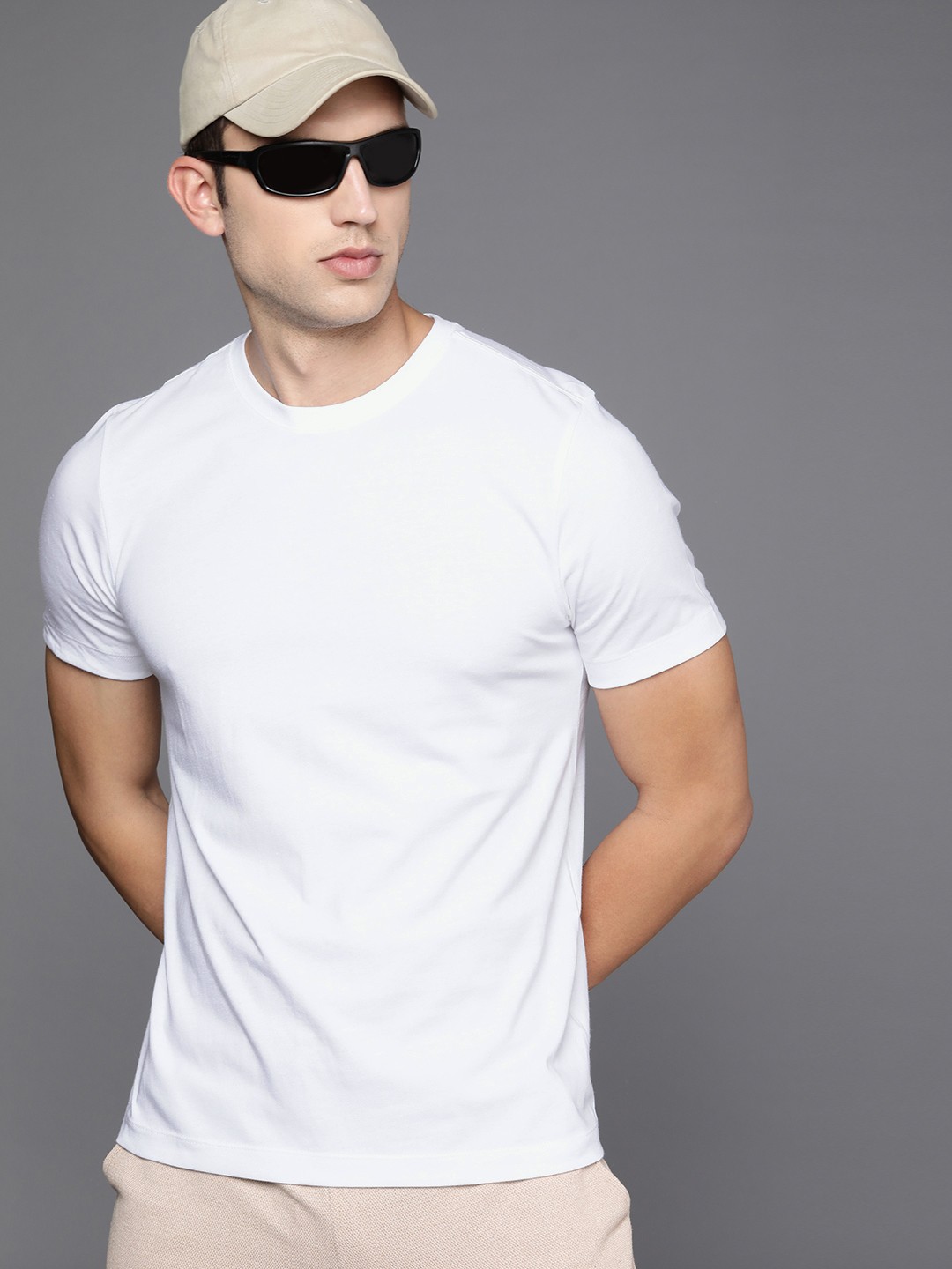 

Nike Men White T-shirt