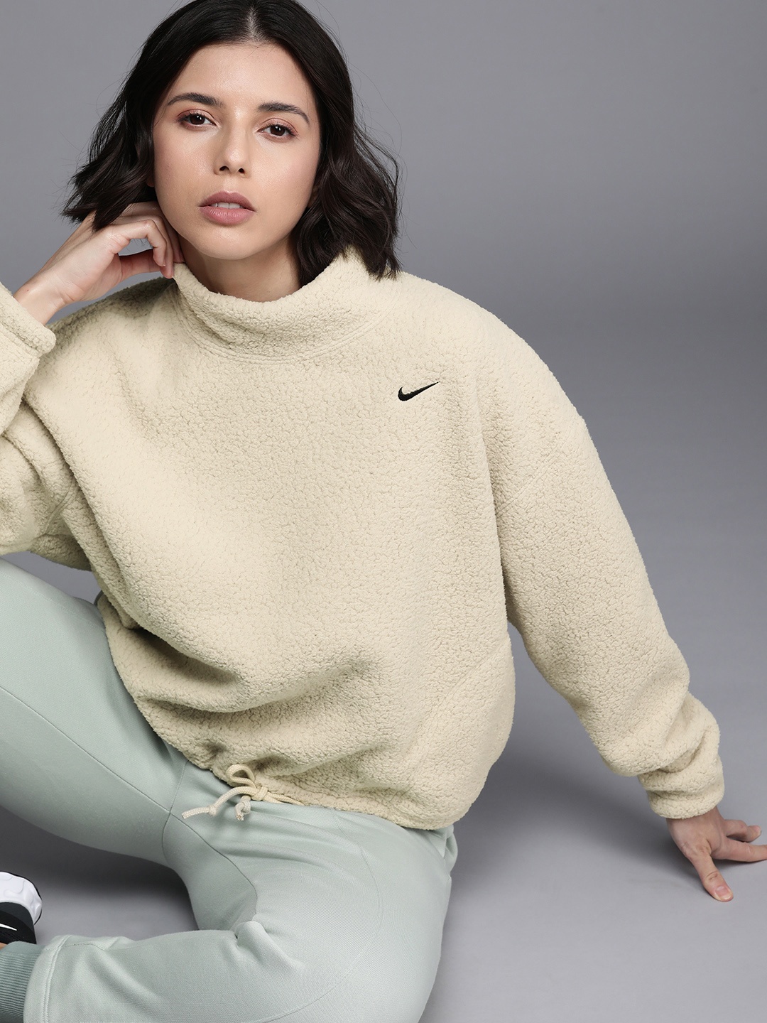 

Nike Women Beige Therma-FIT Fleece Sweatshirt