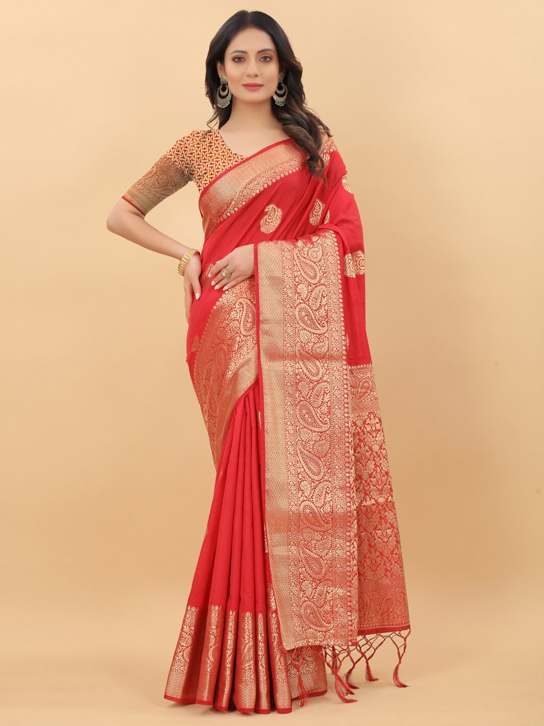 

LINARO LIFESTYLES Red & Gold-Toned Woven Design Zari Silk Cotton Banarasi Saree