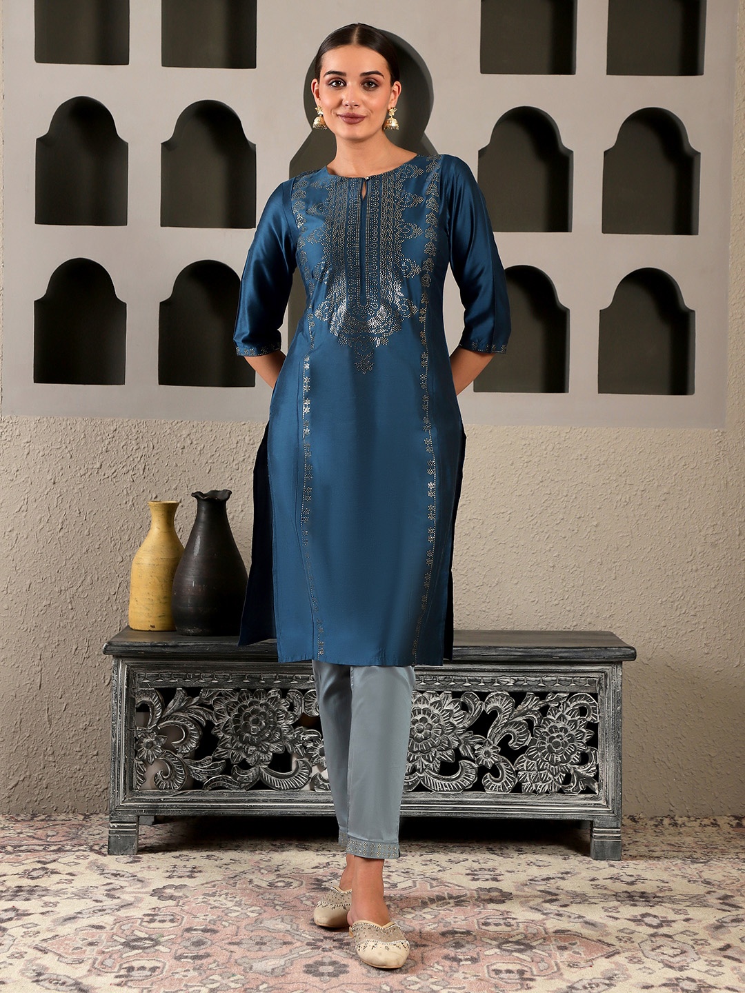 

W Women Blue & Gold-Toned Geometric Yoke Design Kurta