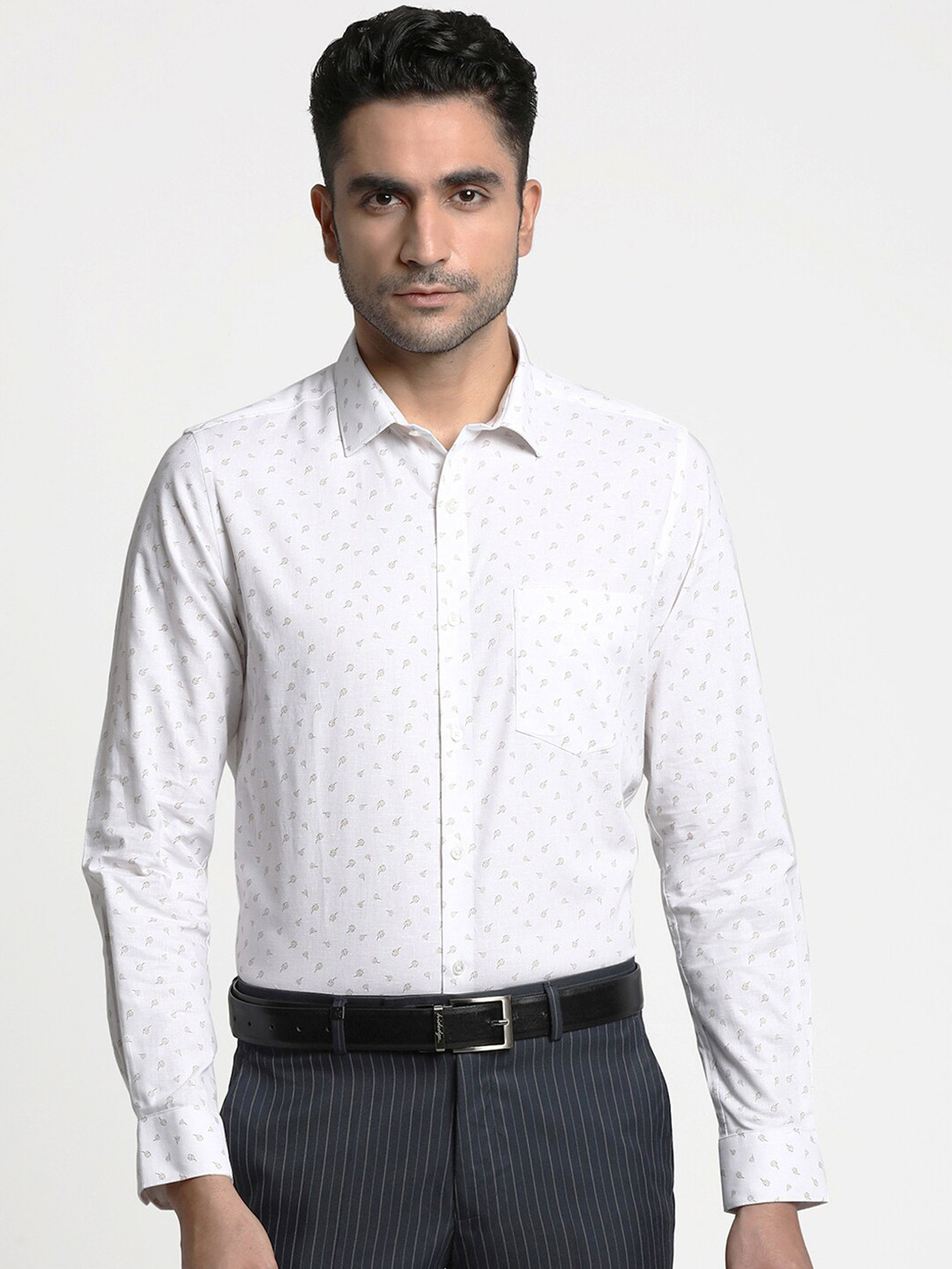 

Turtle Men White Slim Fit Printed Formal Shirt