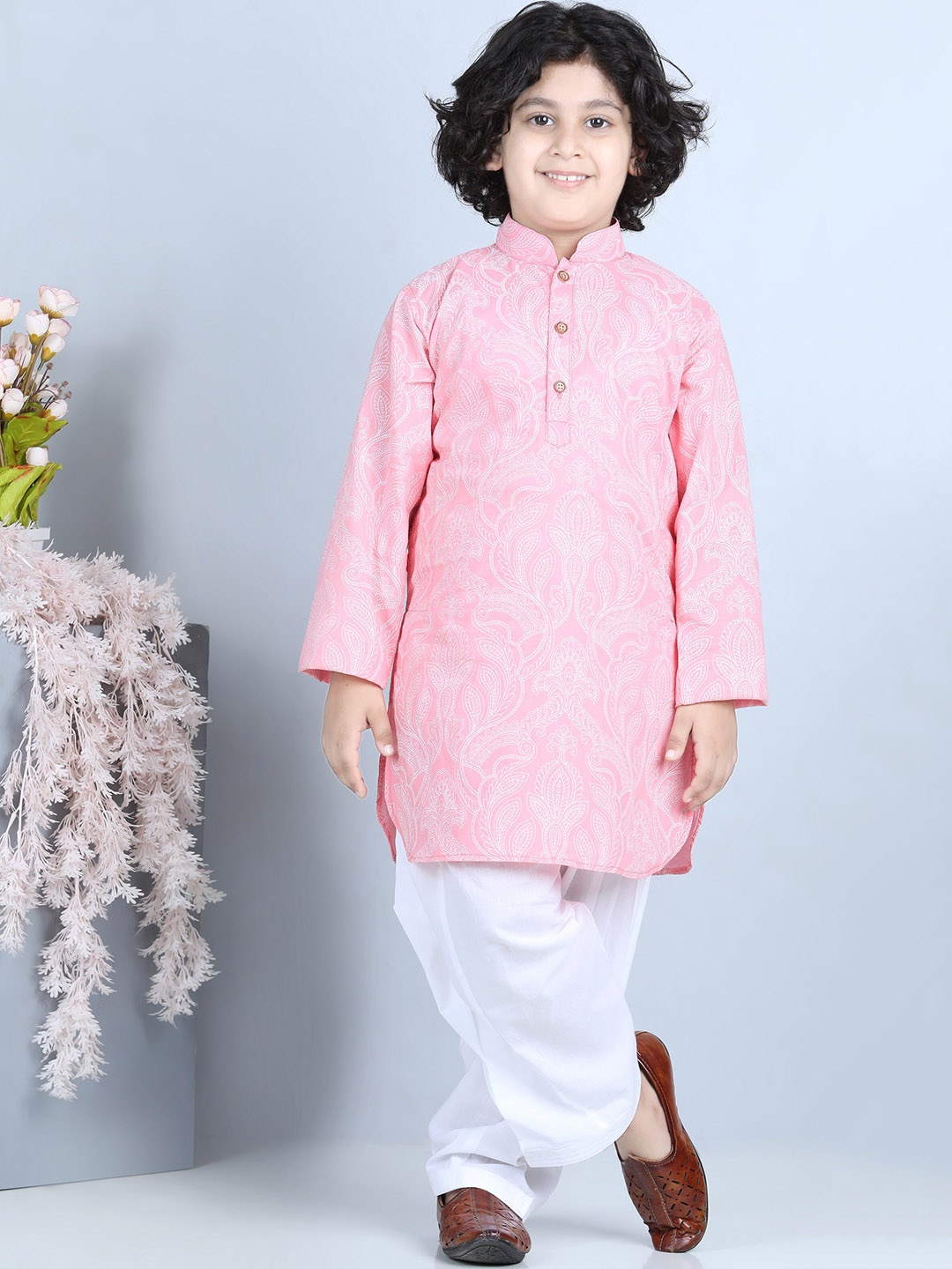 

Aj DEZInES Boys Pink Printed Kurta with Salwar