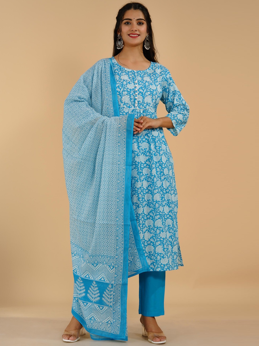 

Tetalee Women Turquoise Blue Floral Printed Pure Cotton Kurti with Trousers & With Dupatta