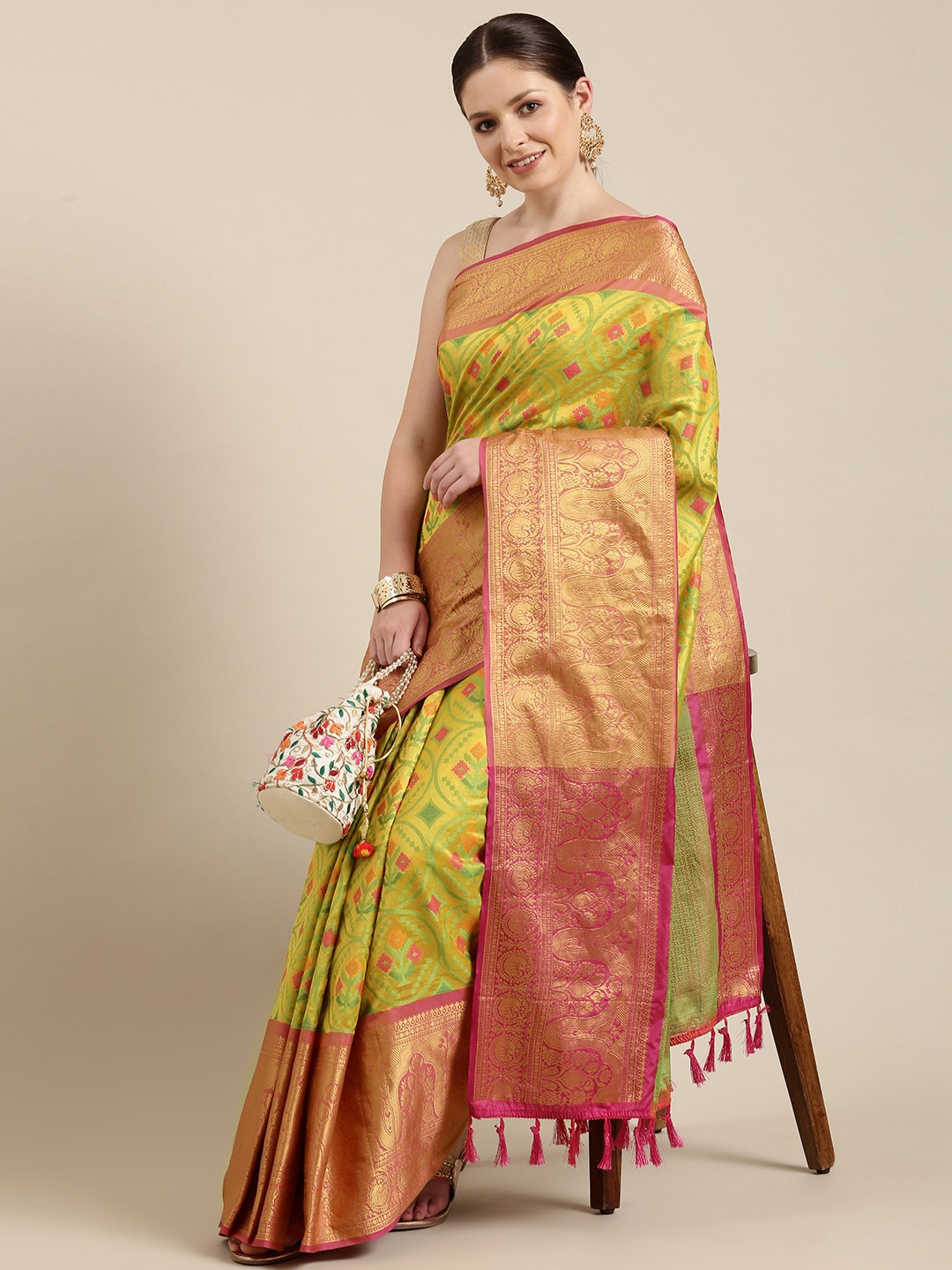 

Lookslady Green & Pink Ethnic Motifs Zari Art Silk Kanjeevaram Saree