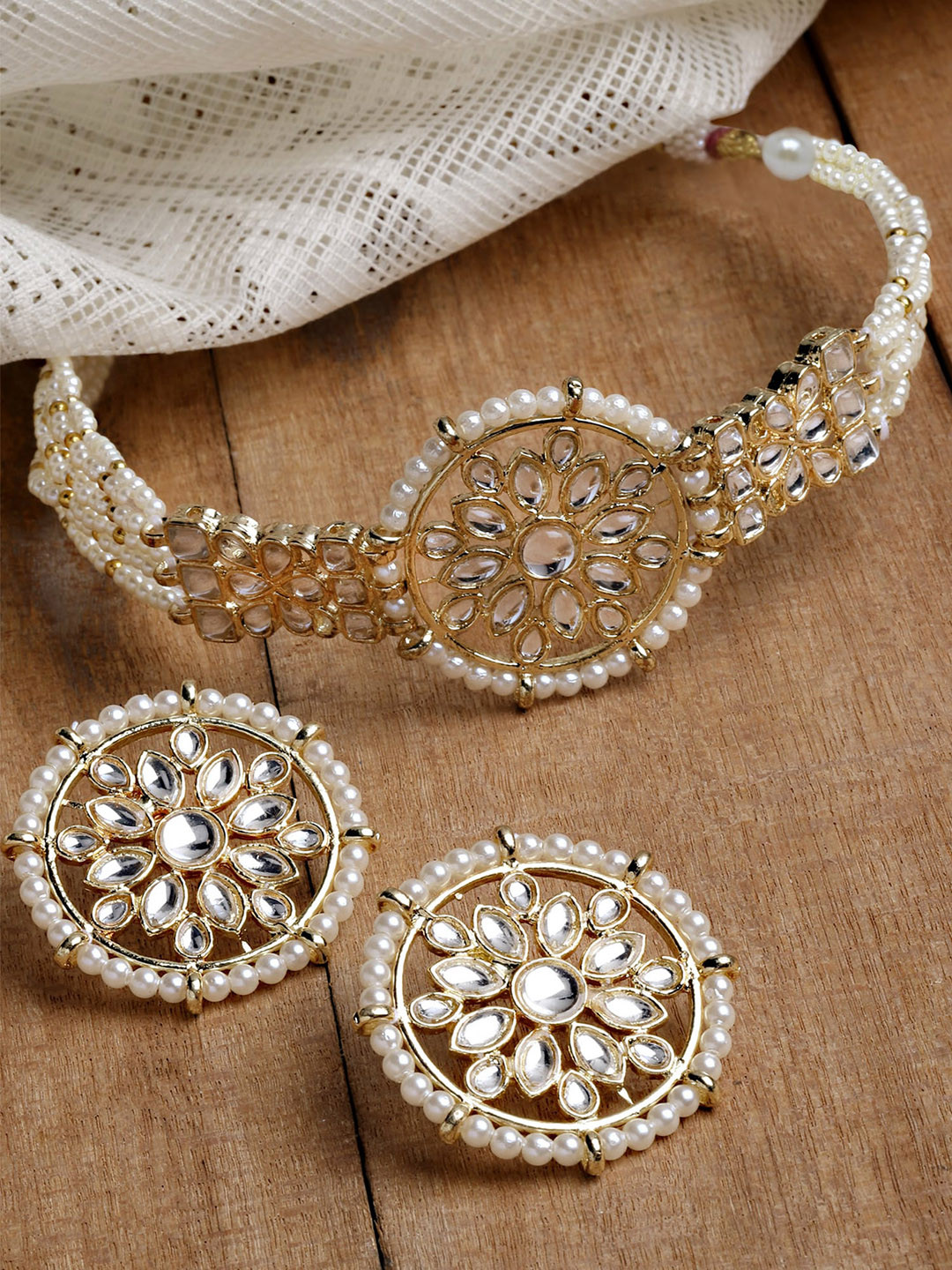 

KARATCART Gold-Plated & White Kundan-Studded & Beaded Jewellery Set