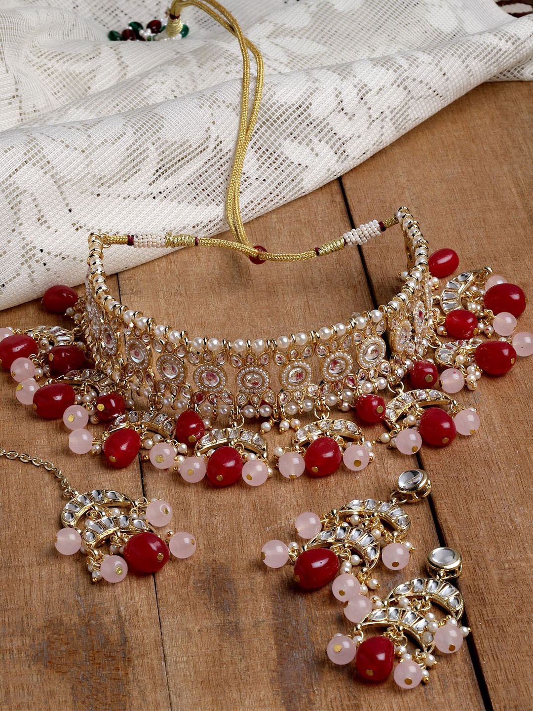 

KARATCART Gold-Plated Red & Pink Kundan-Studded & Beaded Traditional Jewellery Set