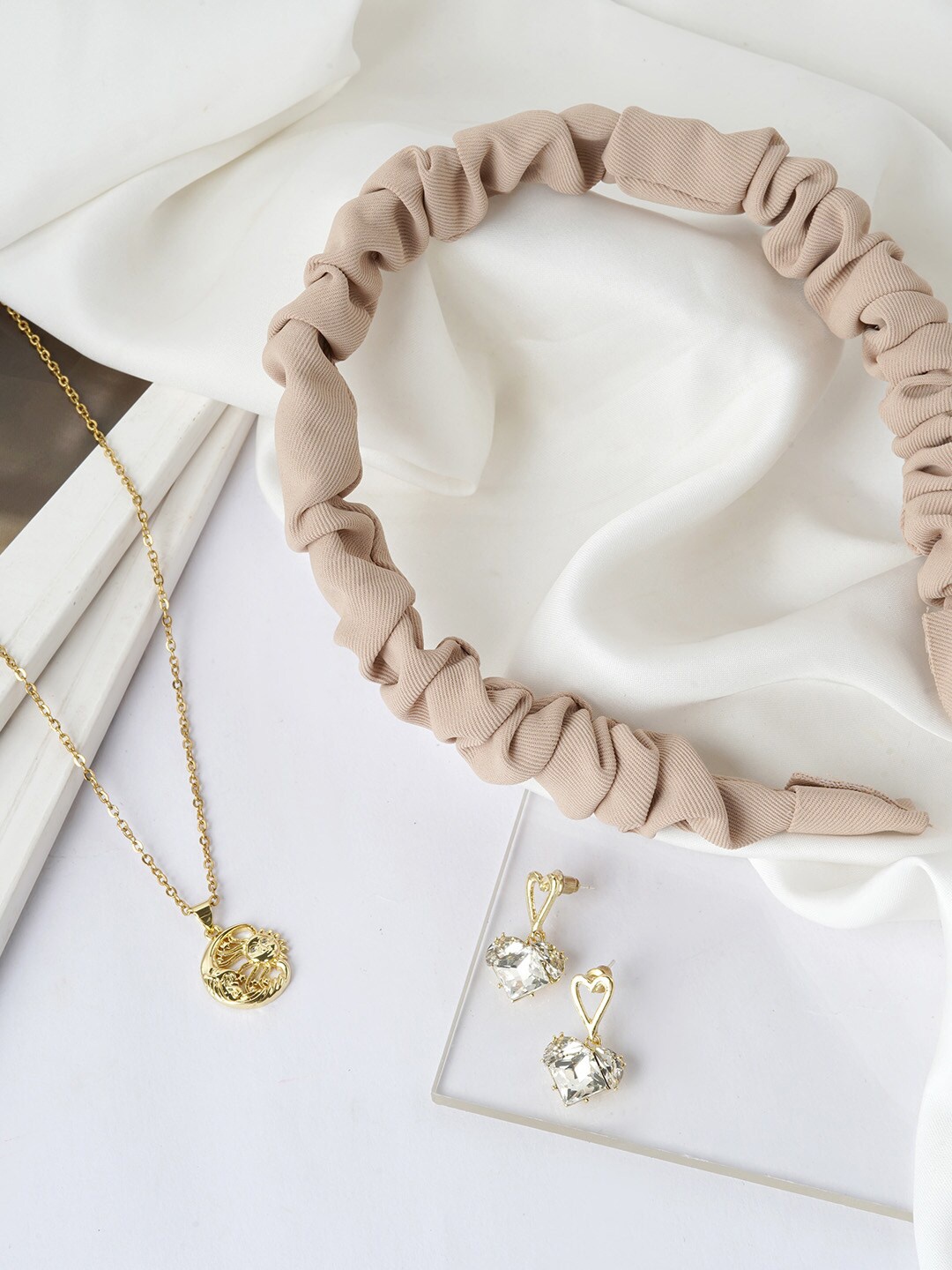 

JOKER & WITCH Women Gold Jewellery Set