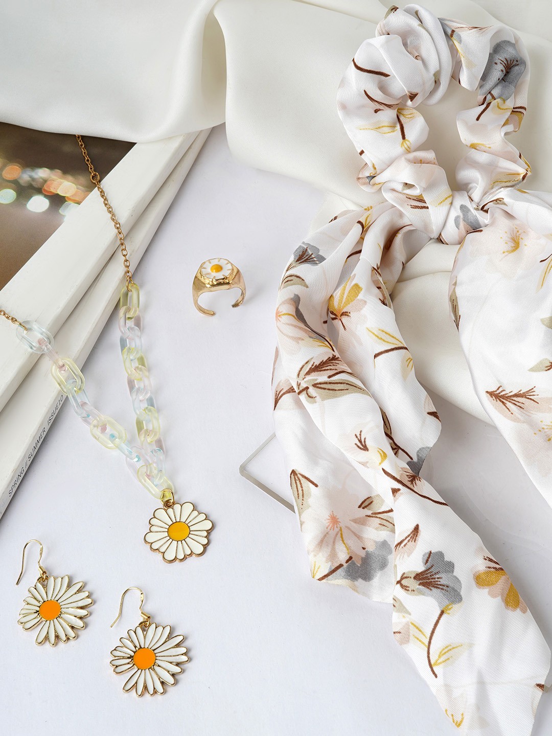 

JOKER & WITCH Gold-Toned Floral Detailed Jewellery Set