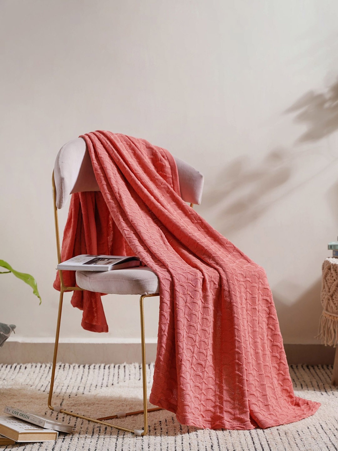 

Nestasia Pink Scallop Knitted Throw