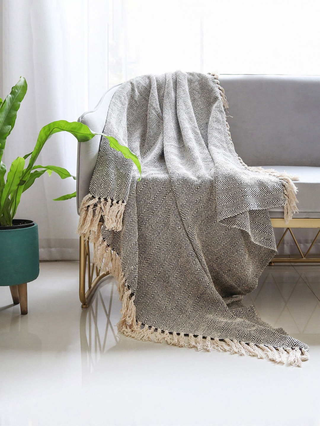 

Nestasia Black & Cream Geometric Cotton Throw