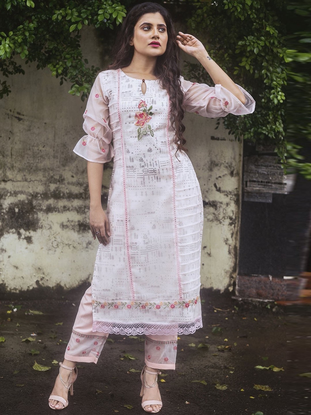 

AUTUMN LANE Women Pink Floral Embroidered Thread Work Kurta with Trousers