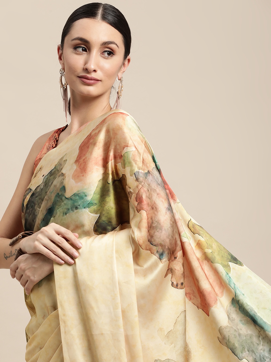 

VAIRAGEE Cream-Coloured & Red Abstract Printed Saree