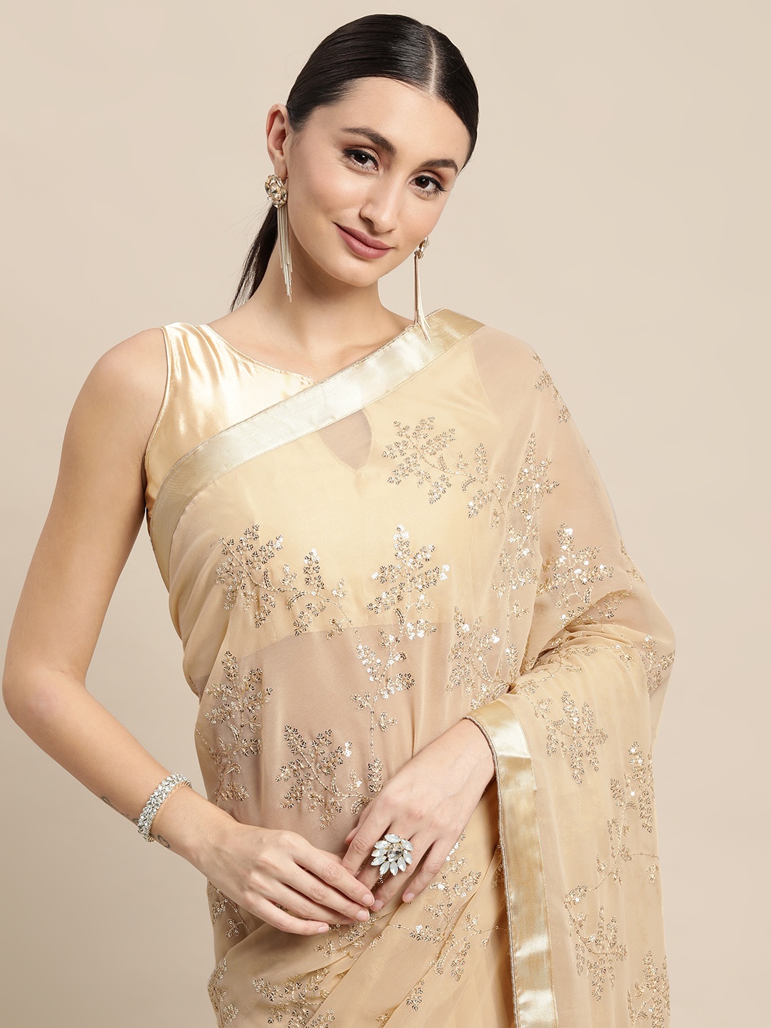 

VAIRAGEE Cream-Coloured Floral Embroidered Saree