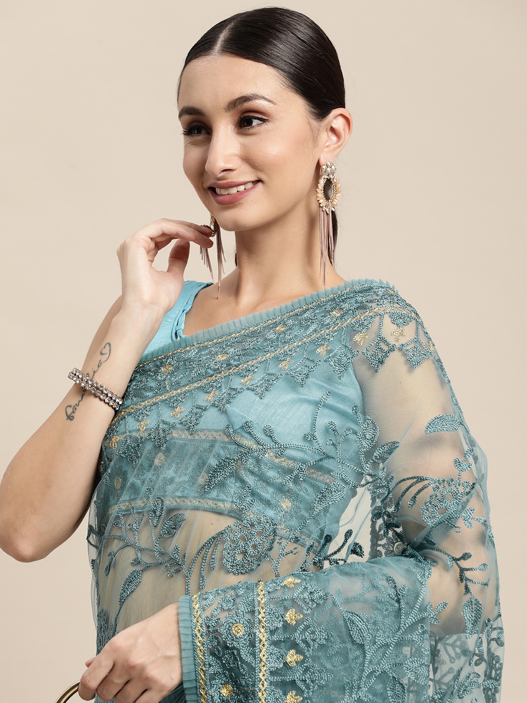 

VAIRAGEE Blue Floral Embroidered Net Saree