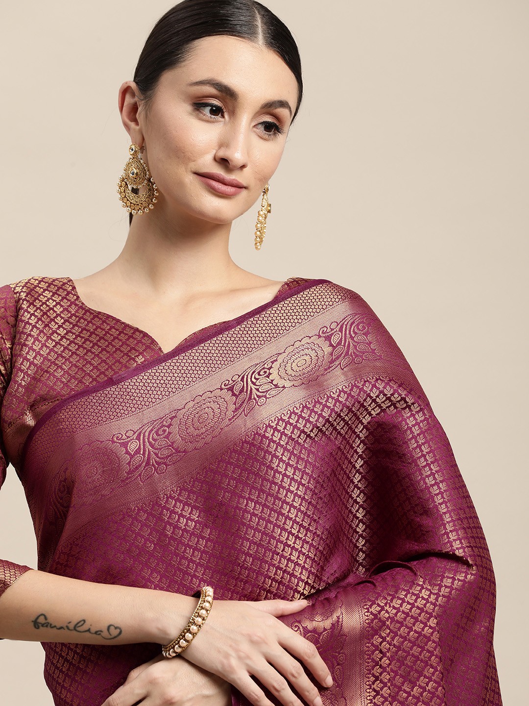 

VAIRAGEE Purple & Golden Ethnic Motif Woven Pure Silk Kanjeevaram Saree