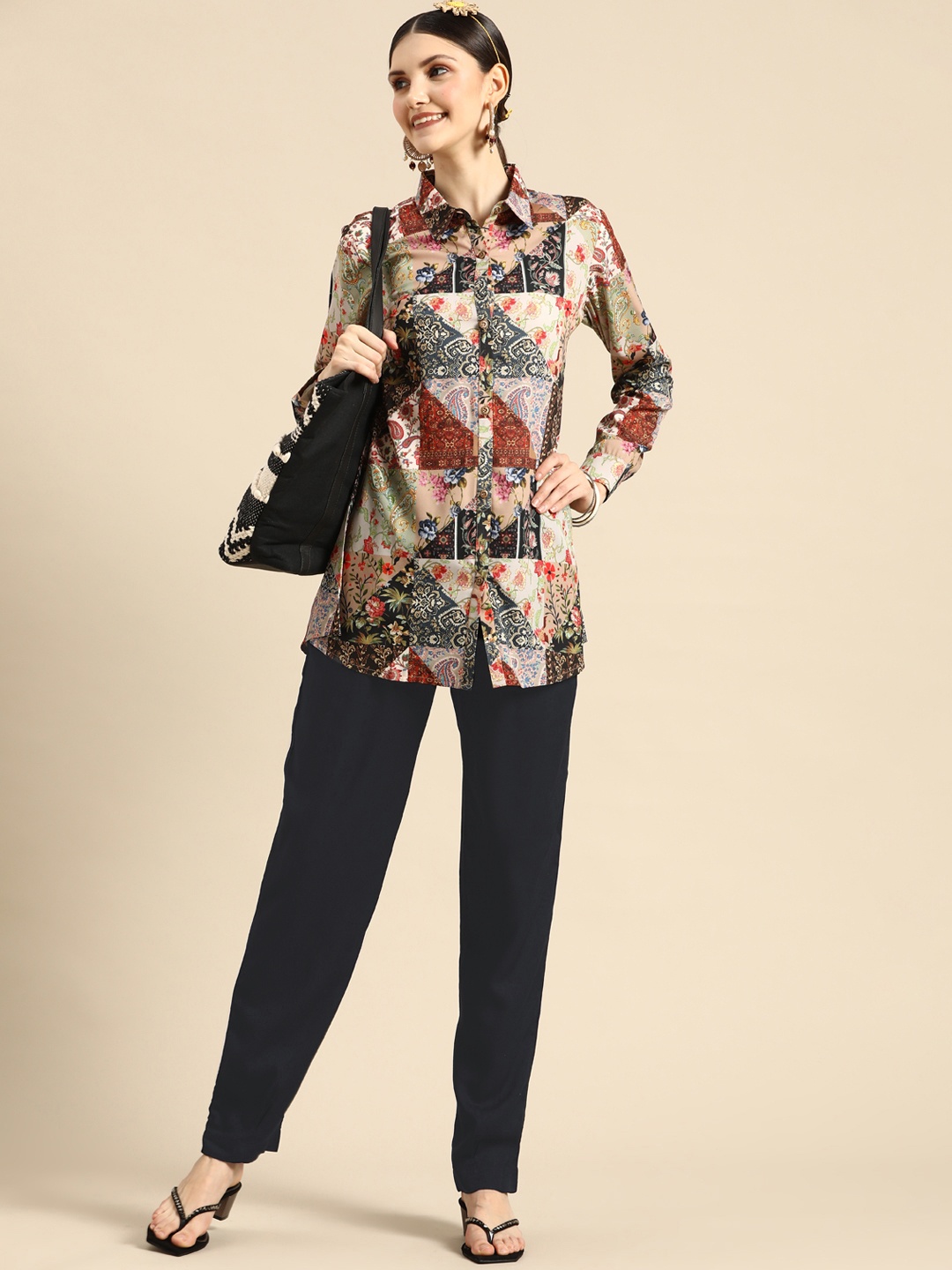 

Sangria Women Navy Blue Relaxed Straight Leg Loose Fit Low-Rise Pleated Trousers