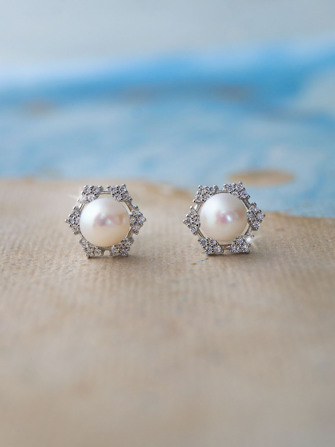 

MANNASH Women Sterling Silver-Toned Geometric Studs Earrings