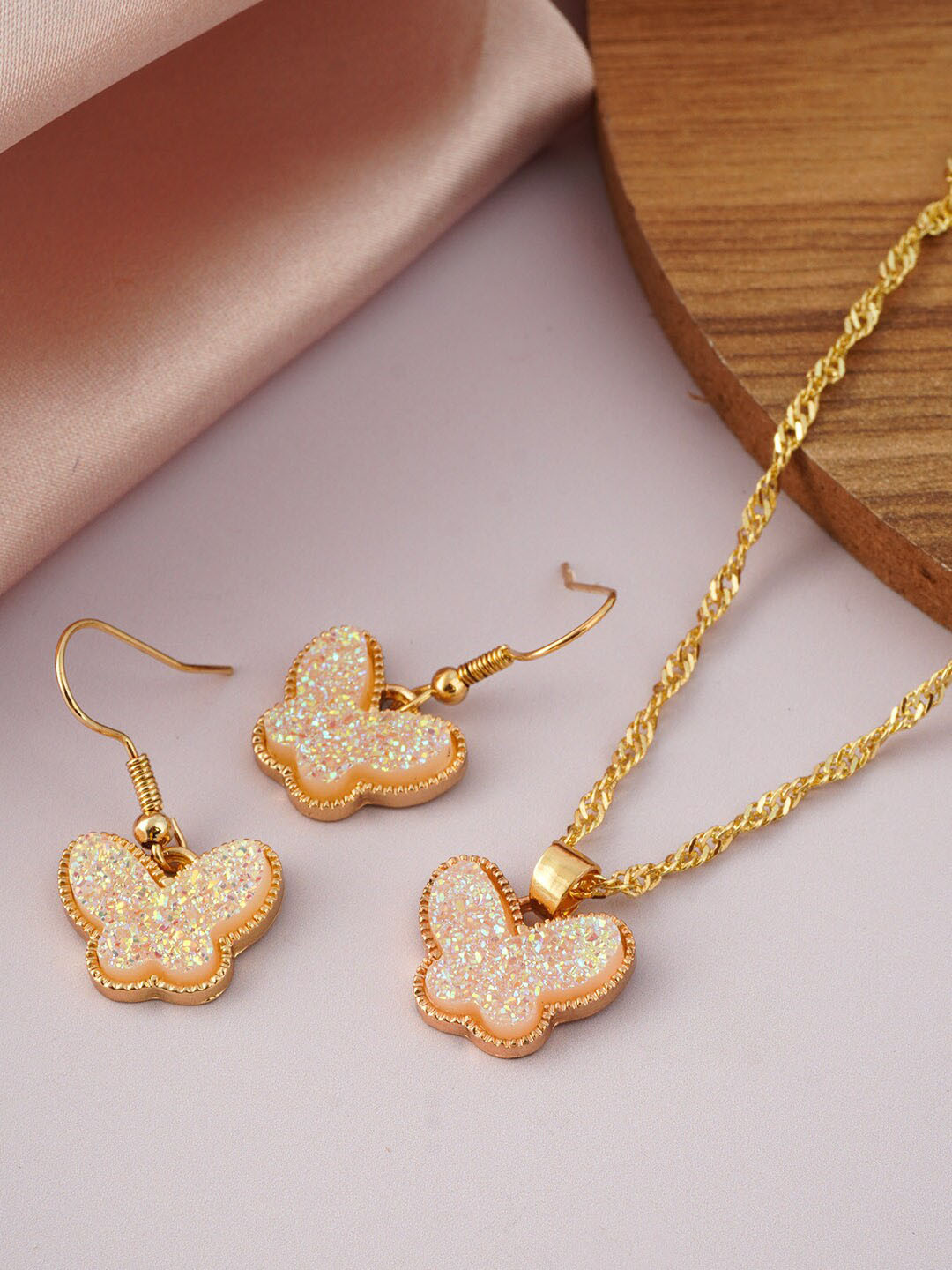

Emmie Gold-Toned Sparkling Butterfly Pendant Jewellery Set