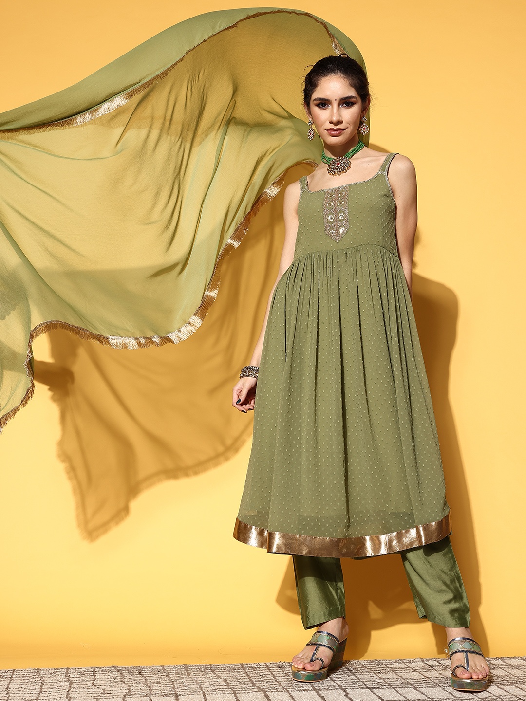 

Varanga Women Textured Poly Georgette Spaghetti Straps Kurta Set, Green