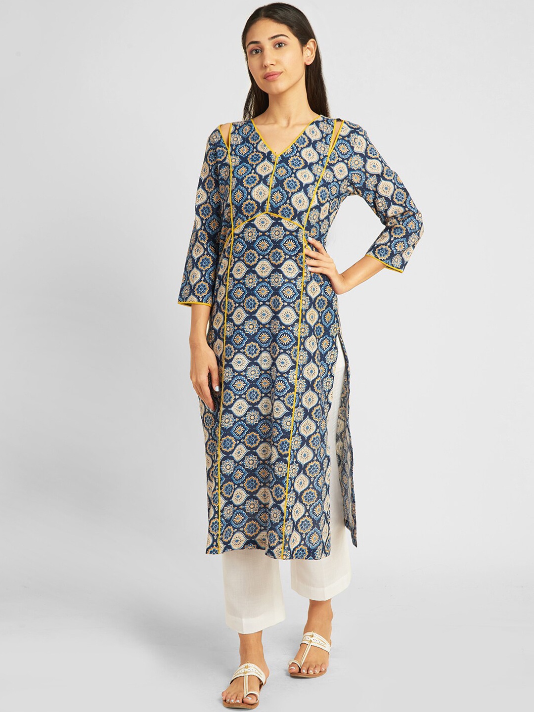 

Aturabi Women Blue Geometric Printed Cold-Shoulder Sleeves Kurta