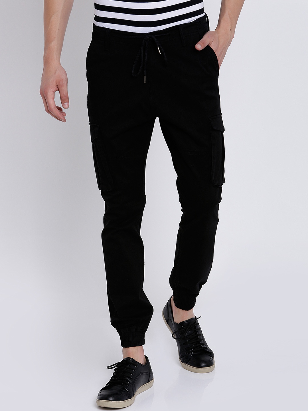 

LOCOMOTIVE Men Black Slim Fit Solid Joggers