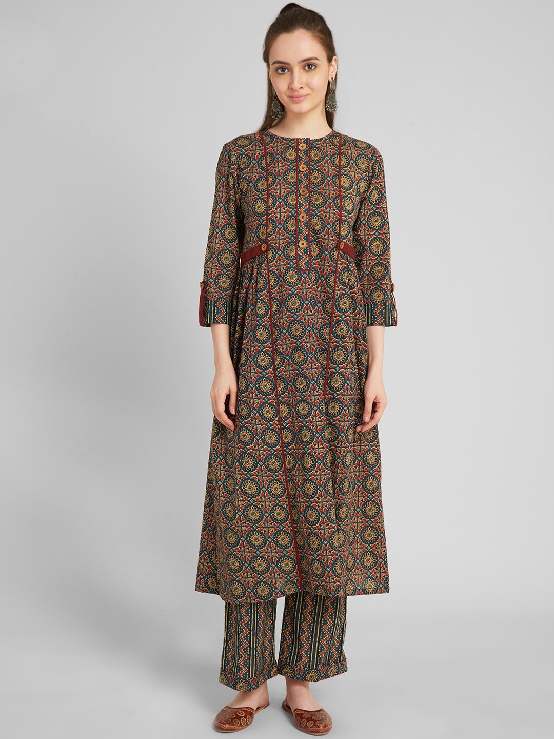 

aturabi Women Brown Printed Panelled Pure Cotton Kurti with Palazzos