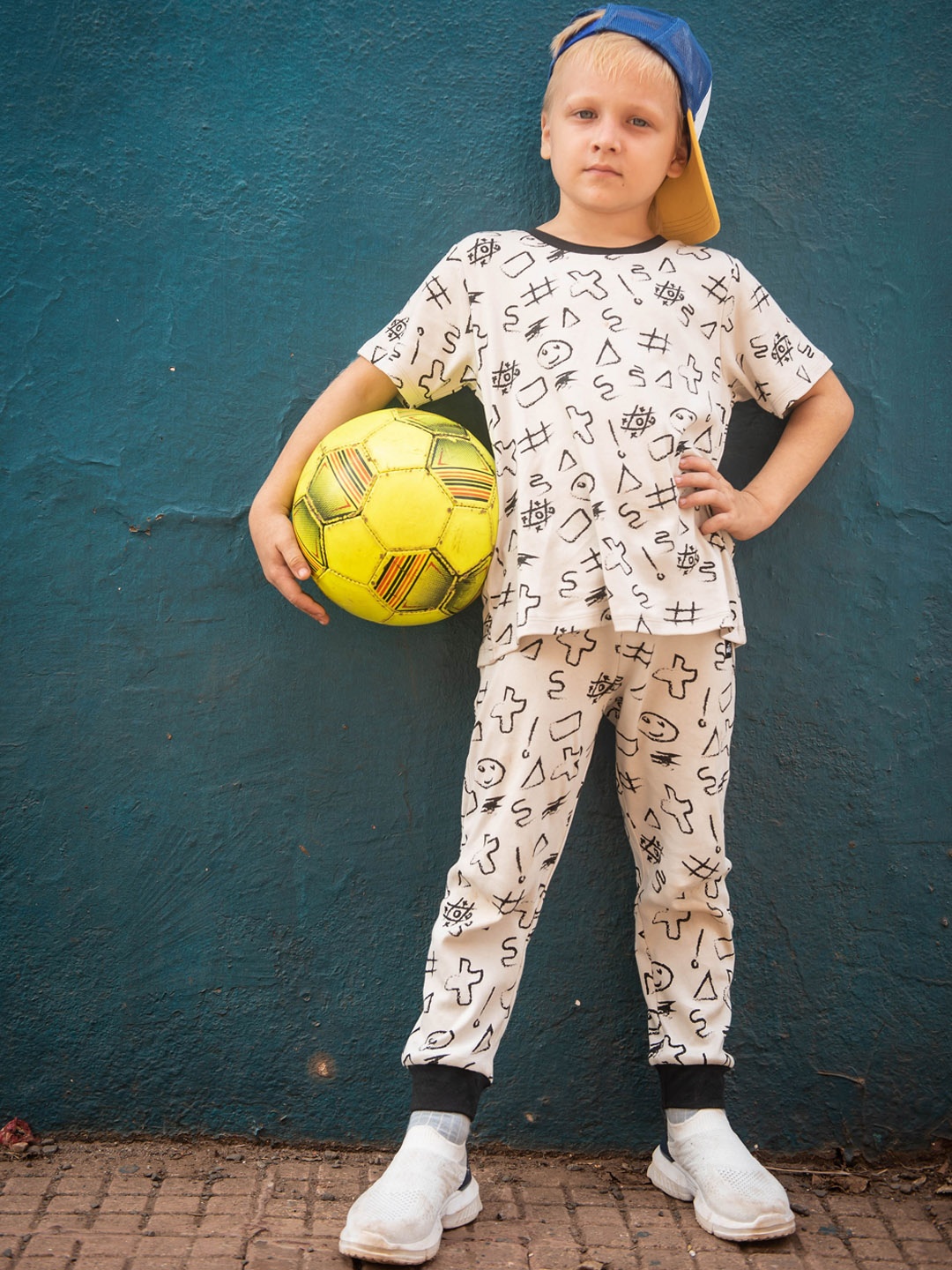 

Whistle & Hops Kids Grey & Black Printed Organic Cotton Sustainable Clothing Set