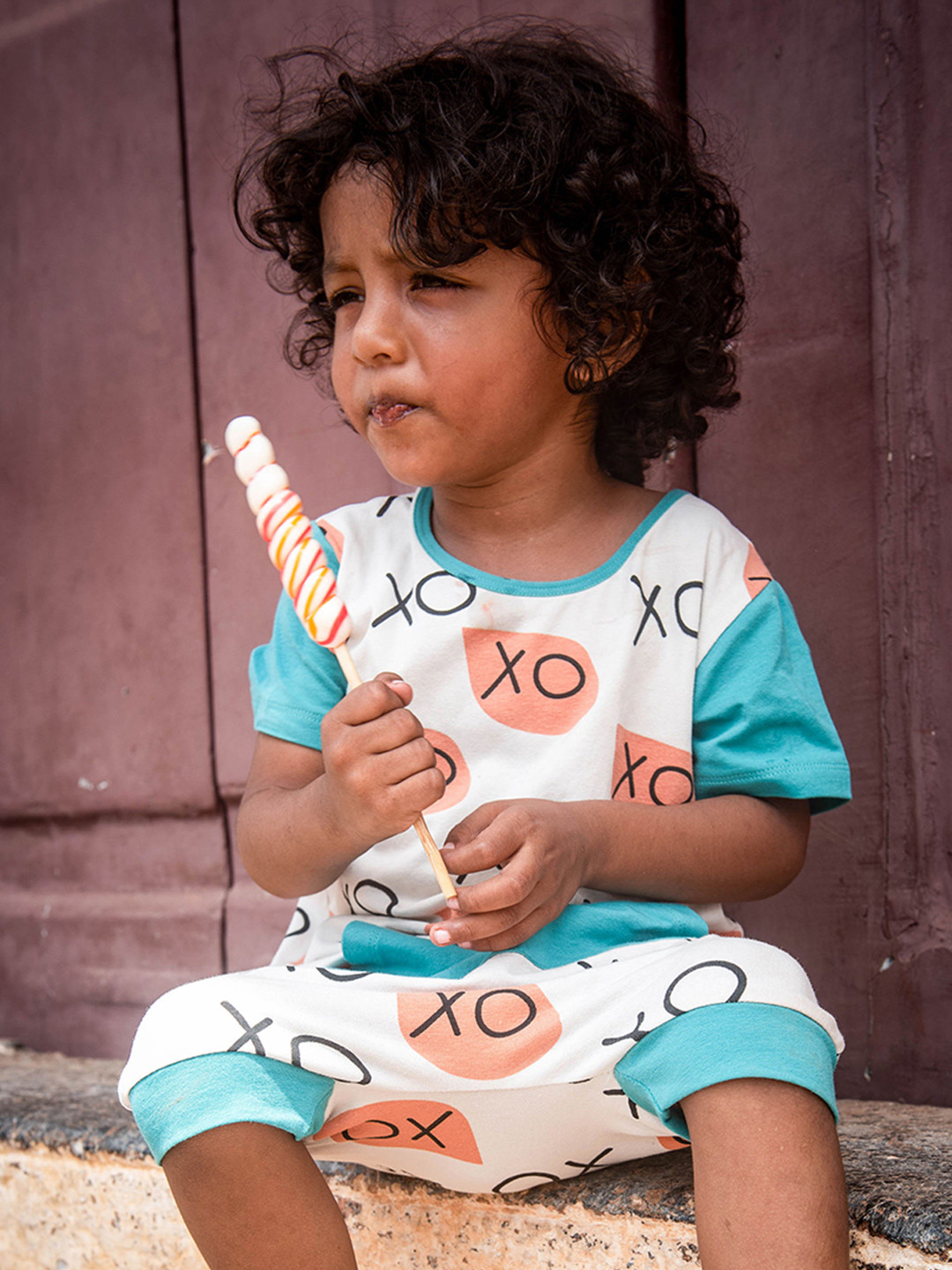 

Whistle & Hops Kids Grey XO Print Organic Cotton Half Sleeves Sustainable Sustainable Romper, Off white