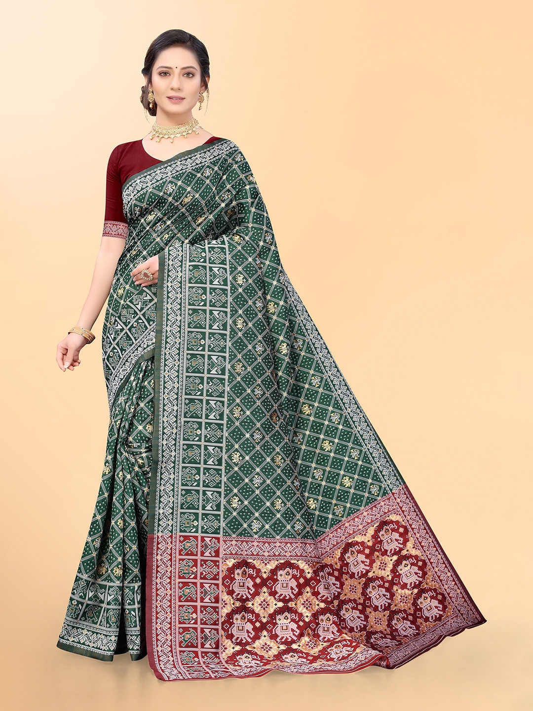 

Mitera Green & Silver-Toned Woven Design Zari Organza Banarasi Saree