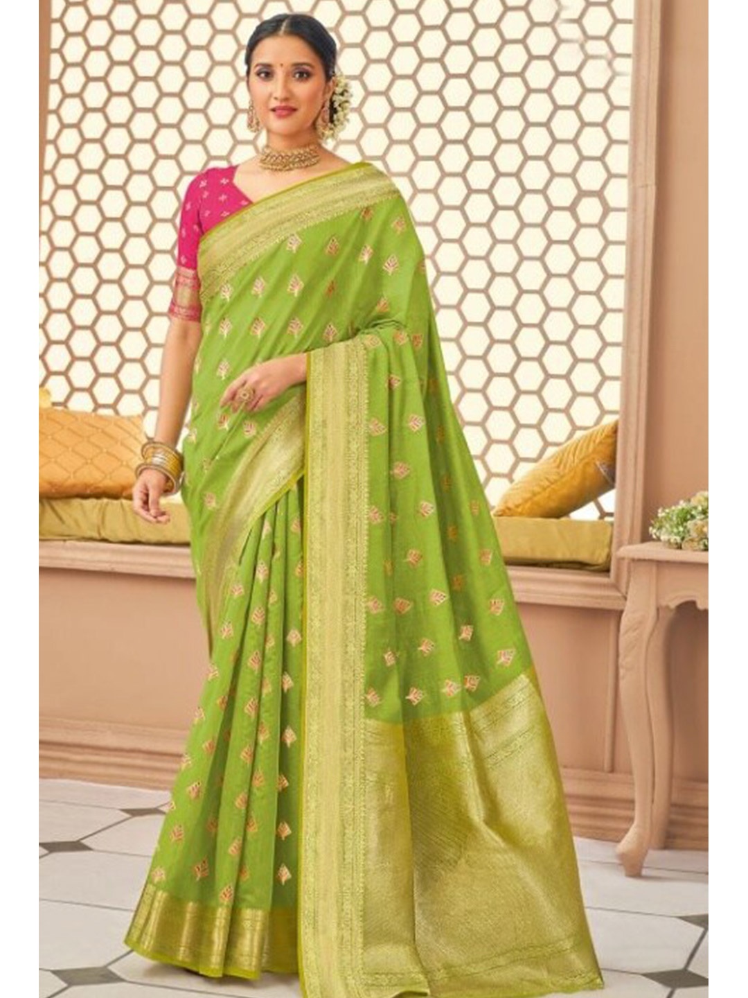 

KARAGIRI Green Woven Design Zari Silk Blend Banarasi Saree