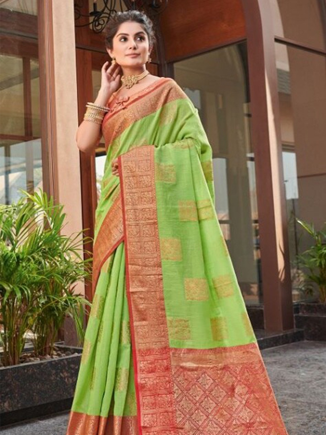 

KARAGIRI Green & Red Floral Zari Linen Blend Saree