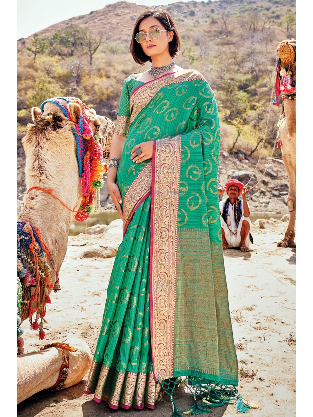 

KARAGIRI Green & Pink Woven Design Zari Silk Blend Banarasi Saree