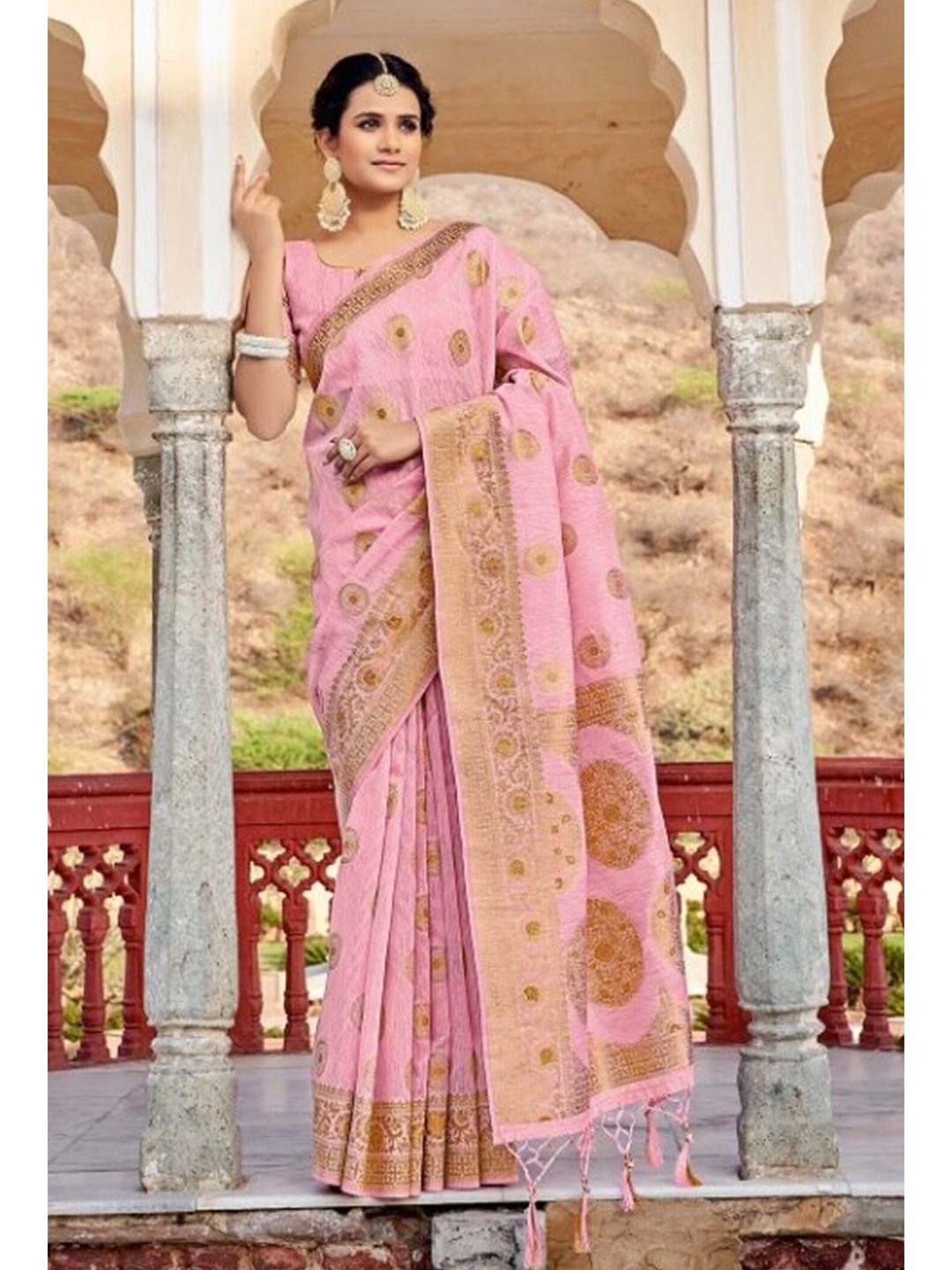 

KARAGIRI Pink & Gold-Toned Woven Design Zari Linen Blend Saree