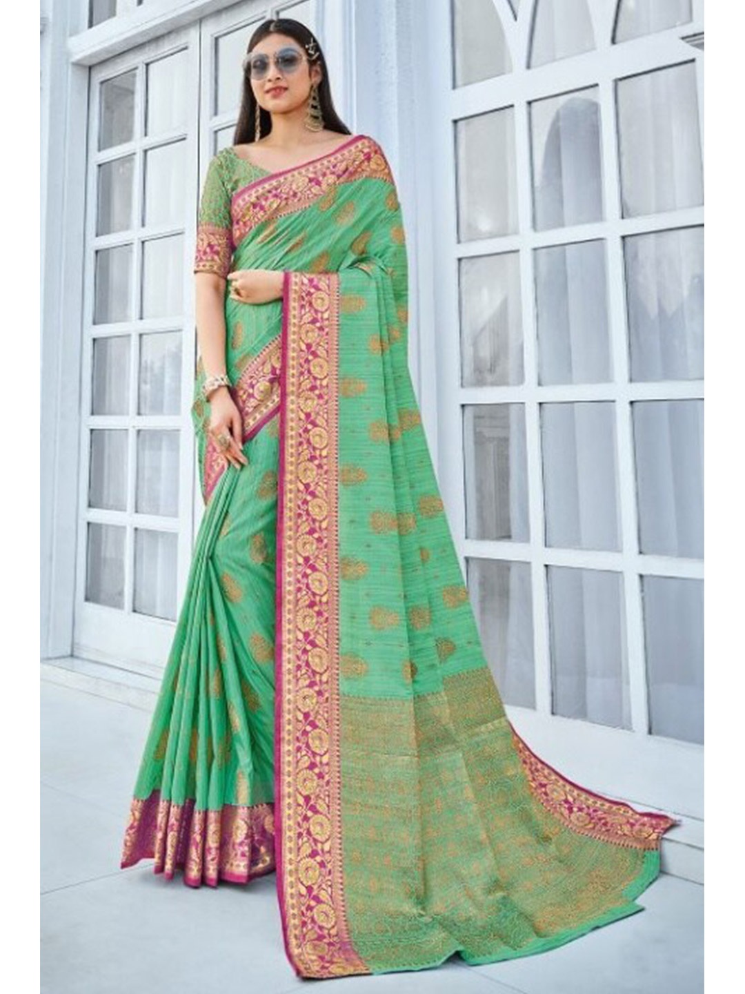 

KARAGIRI Green & Pink Woven Design Saree